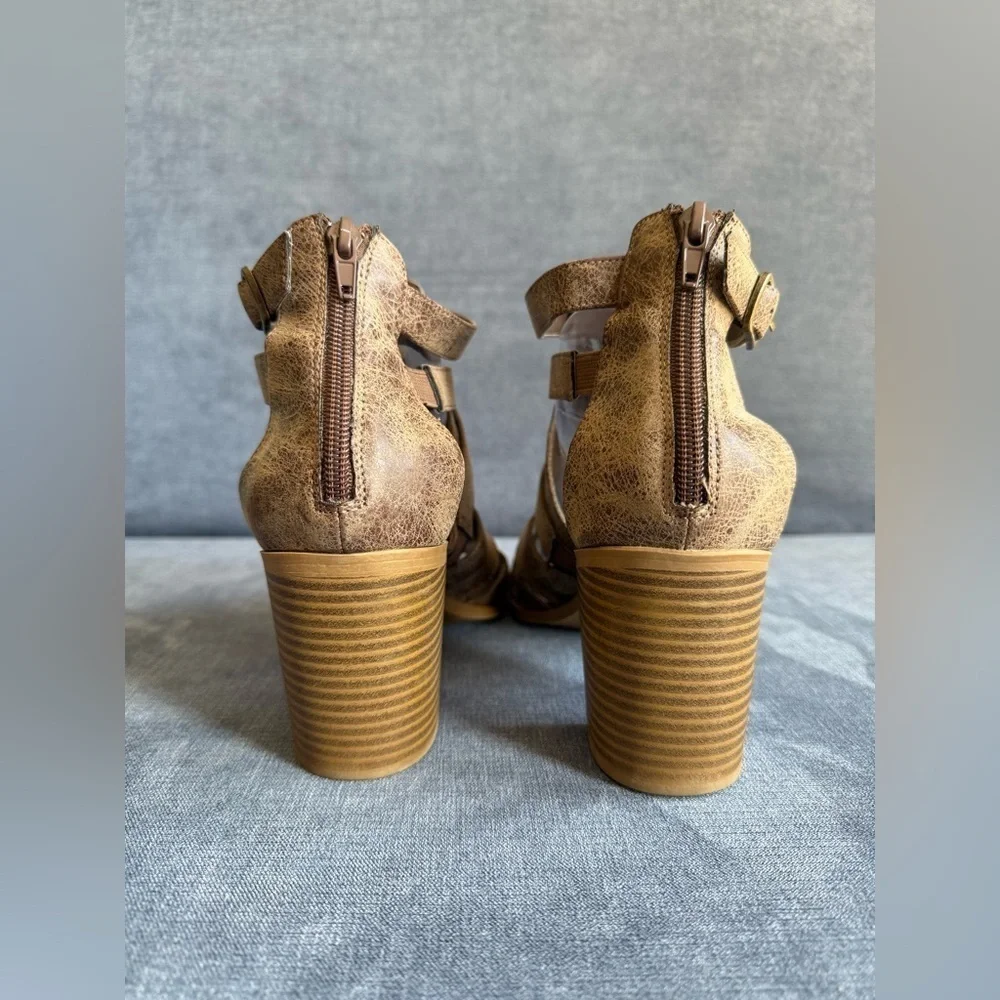 Dollhouse Womens Brown Faux Leather Block Heels SZ 10M Strappy Buckle Back Zip